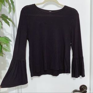 Black tee with flare sleeves